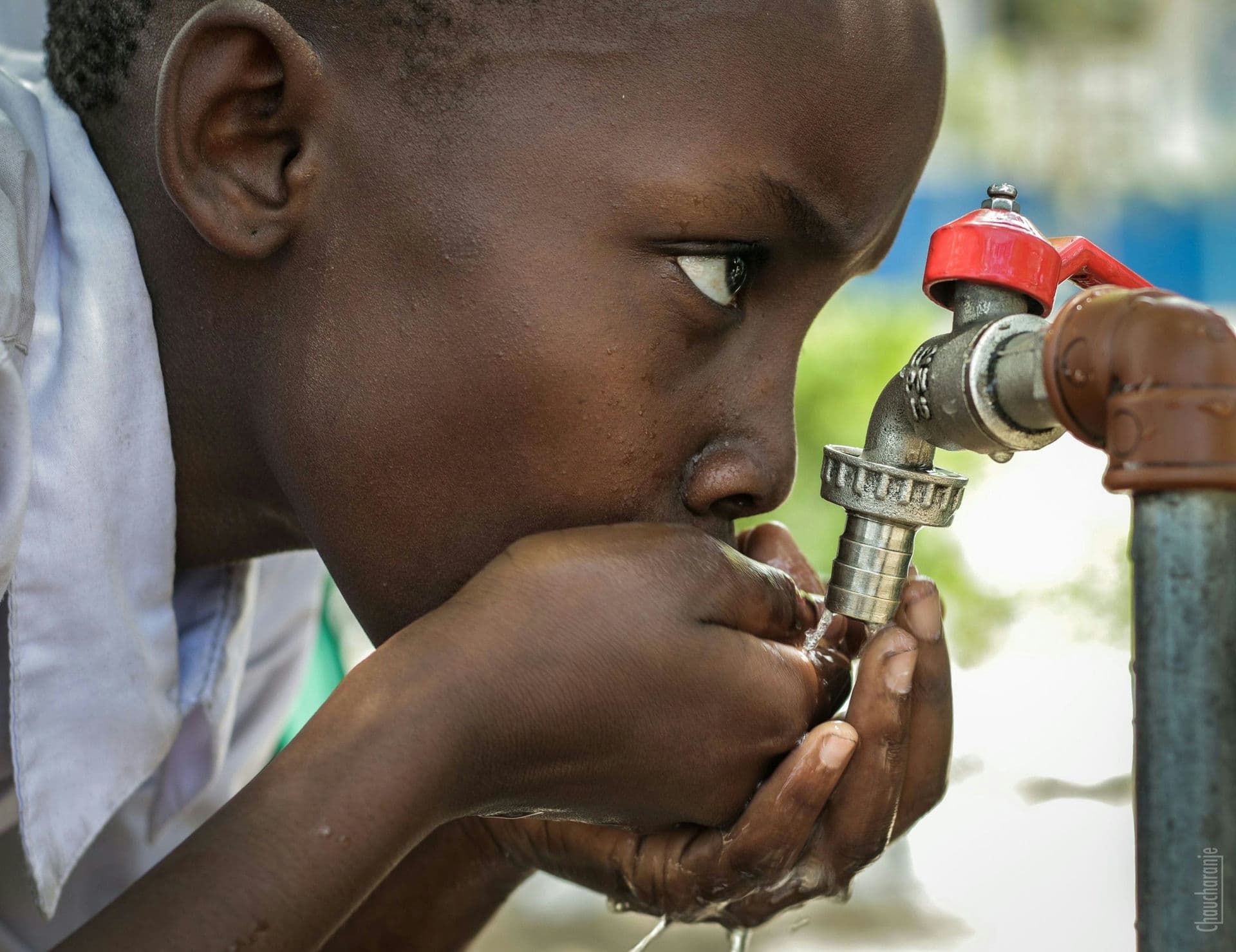 Children drinking water in Africa